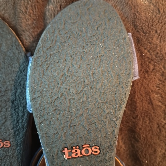 TAOS  Carousel 2 Blue Floral Leather Wedge Sz 7/7.5 - Picture 9 of 13